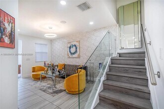 8805 NW 103rd Pl in Doral, FL - Building Photo - Building Photo