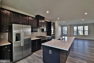 7920 Brandy Sta Rd in Severn, MD - Foto de edificio - Building Photo