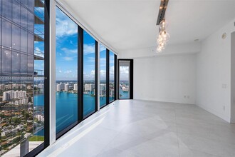 18555 Collins Ave, Unit 5001 in Sunny Isles Beach, FL - Building Photo - Building Photo