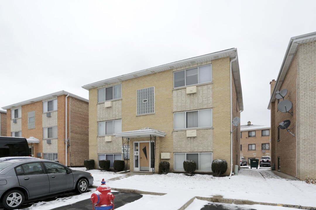 9220 Jill Ln in Schiller Park, IL - Building Photo