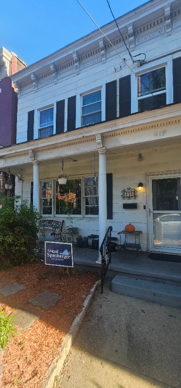 property at 418 W Clay St