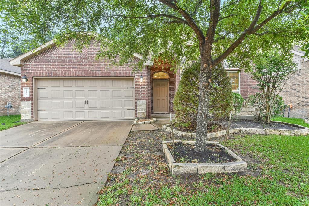 8802 Adrienne Dr in Tomball, TX - Building Photo