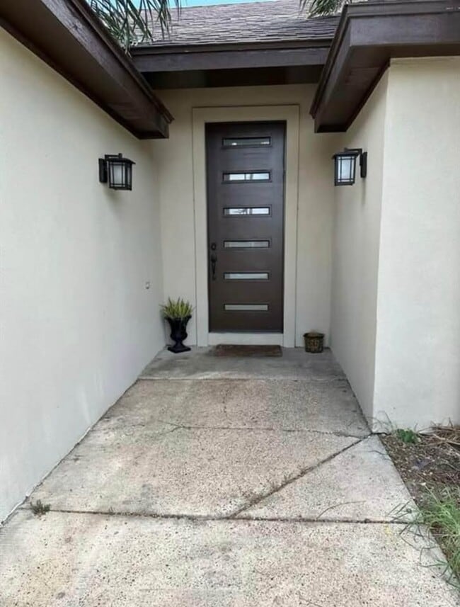 1558 Guadalajara Ave in Brownsville, TX - Building Photo - Building Photo
