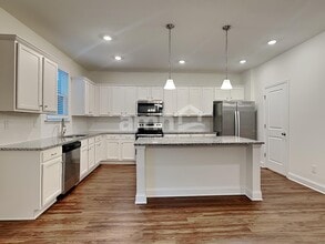 2060 Brook Enclave Trail in Lilburn, GA - Building Photo - Building Photo