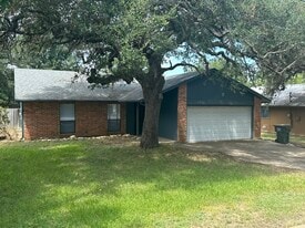 2027 Castle Gate Cir in San Marcos, TX - Building Photo