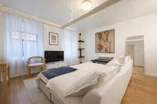 29 W 12th St in New York, NY - Building Photo