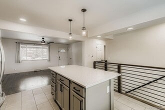 5418 S Huron St, Unit 200 in Littleton, CO - Building Photo - Building Photo