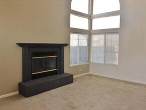 1490 Farragot Dr in Hollister, CA - Building Photo - Building Photo