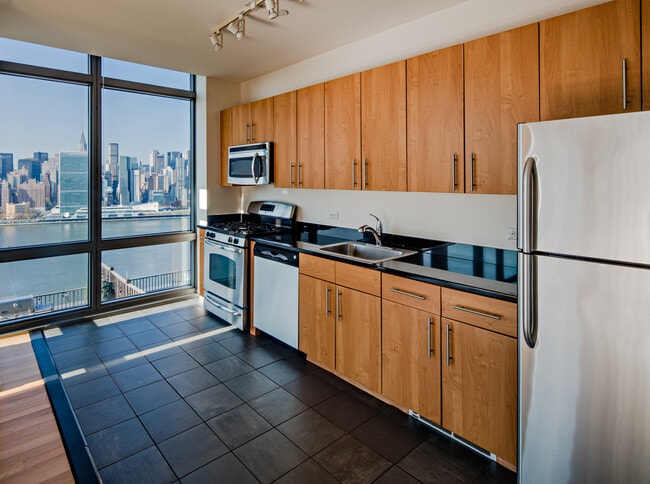 Avalon Riverview in Long Island City, NY - Foto de edificio - Building Photo