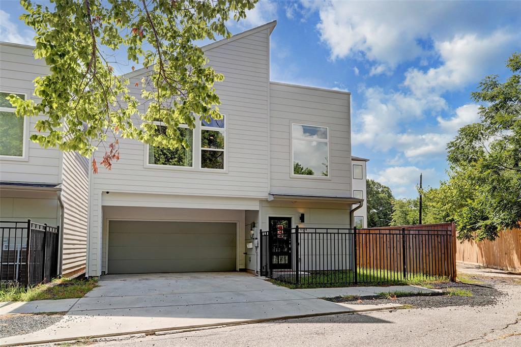 2404 Maxroy St in Houston, TX - Building Photo