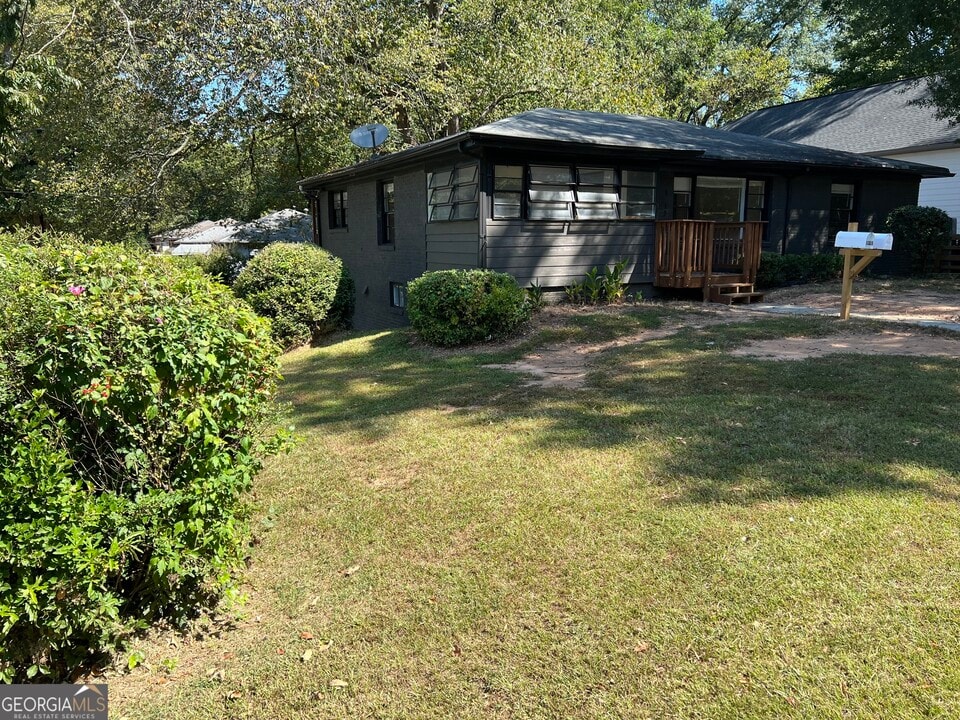 1215 Westview Dr SW in Atlanta, GA - Building Photo
