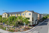 Coyote Creek in Milpitas, CA - Foto de edificio - Building Photo