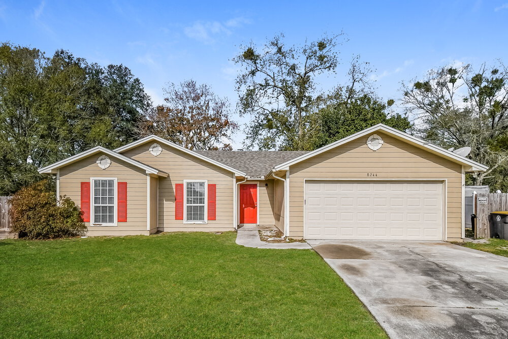 8244 Sawmill Creek Dr in Jacksonville, FL - Building Photo