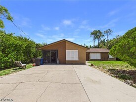 18541 Iris Rd in Ft. Myers, FL - Building Photo