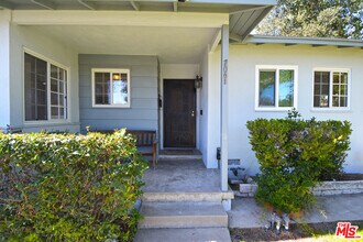 7061 Louise Ave in Los Angeles, CA - Building Photo - Building Photo