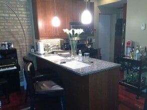 3754 N Bernard St, Unit 1B in Chicago, IL - Building Photo - Building Photo