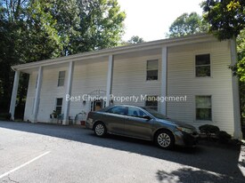 211 Brookside Dr in Duncan, SC - Building Photo