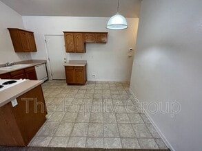 2329 W Sunnyside Ave in Visalia, CA - Building Photo - Building Photo