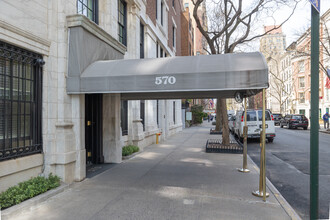 570 Park Ave in New York, NY - Building Photo - Building Photo