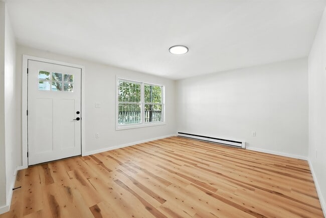338-340-340 Halladay St in Jersey City, NJ - Building Photo - Building Photo