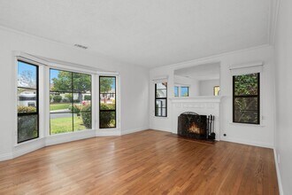 6111 W 75th St in Los Angeles, CA - Building Photo - Building Photo