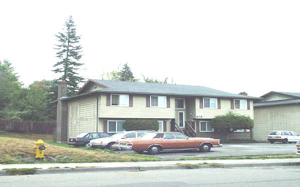 21804 30th Ave S in Des Moines, WA - Building Photo