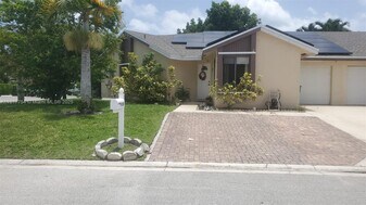 9598 Stones River Park Way in Boca Raton, FL - Building Photo