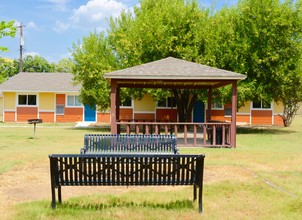 Western Hills in San Antonio, TX - Building Photo - Building Photo