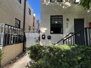 1068 NW 5th St in Miami, FL - Building Photo - Building Photo