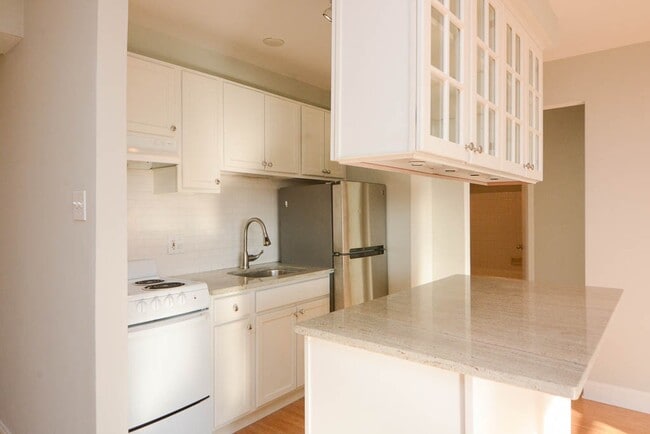 428 W Wellington Ave, Unit D13 in Chicago, IL - Foto de edificio - Building Photo