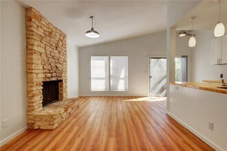 12820 Copper Cliff Ave, Unit A in Austin, TX - Building Photo - Building Photo