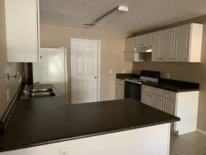 986 Live Oak Dr in Hinesville, GA - Building Photo - Building Photo