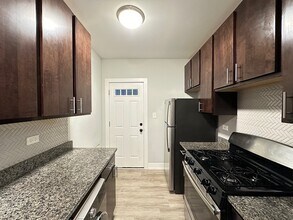 708 W Brompton Ave in Chicago, IL - Foto de edificio - Building Photo