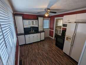 705 Eastern Heights Blvd in Elyria, OH - Building Photo - Building Photo