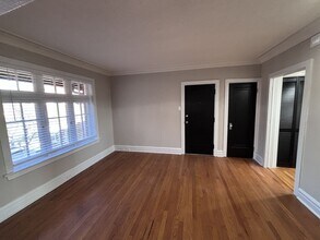 7556 Byron Pl in Clayton, MO - Building Photo - Building Photo