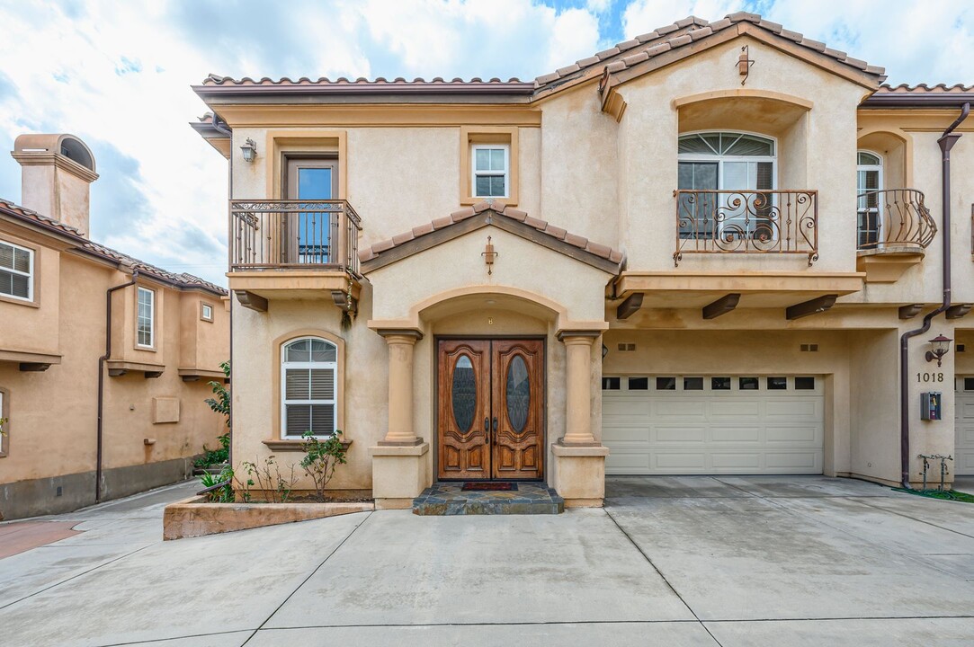 1018 W Huntington Dr in Arcadia, CA - Building Photo