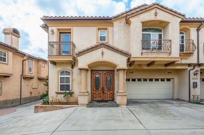 property at 1018 W Huntington Dr