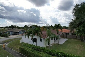 9451 SW 79th St in Miami, FL - Building Photo - Building Photo