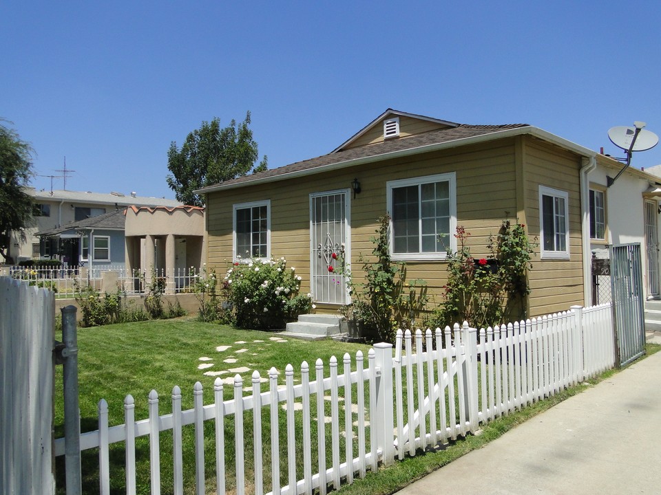 9037 Cattaraugus Ave in Los Angeles, CA - Building Photo