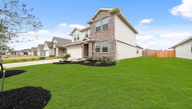 302 Little Spg Ct in Anahuac, TX - Building Photo - Building Photo