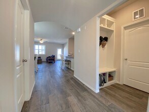 7421 Eagle Vista Dr in El Paso, TX - Foto de edificio - Building Photo