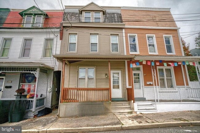 property at 1102 Willow St