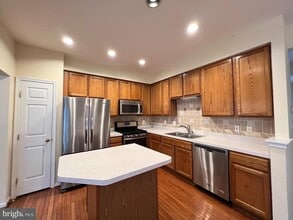 10168 Elgin Way in Linton Hall, VA - Building Photo - Building Photo