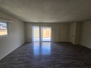 359 Woodland Pl in Costa Mesa, CA - Building Photo - Building Photo