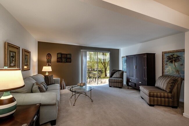 Shadowmoss Pointe Apartments and Townhomes in Charleston, SC - Building Photo - Building Photo