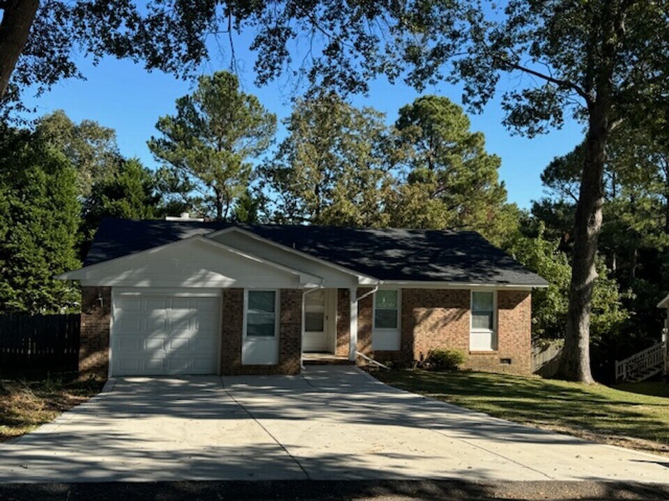 6966 Melbourne Dr in Fayetteville, NC - Building Photo