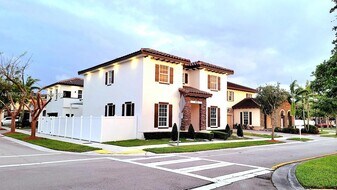 17070 SW 91st St in Miami, FL - Building Photo