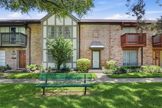 property at 2275 Triway Ln