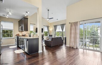 108 Stone Creek Ct in Hanover, NJ - Building Photo - Building Photo