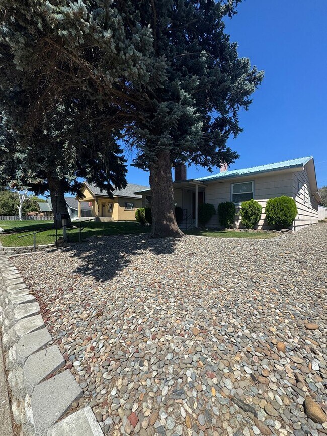 505 W 10th Ave in Ellensburg, WA - Building Photo - Building Photo